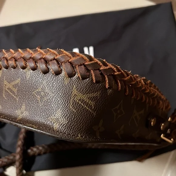 Leather & Vodka Louis Vuitton Saint Cloud - Picture 10 of 15